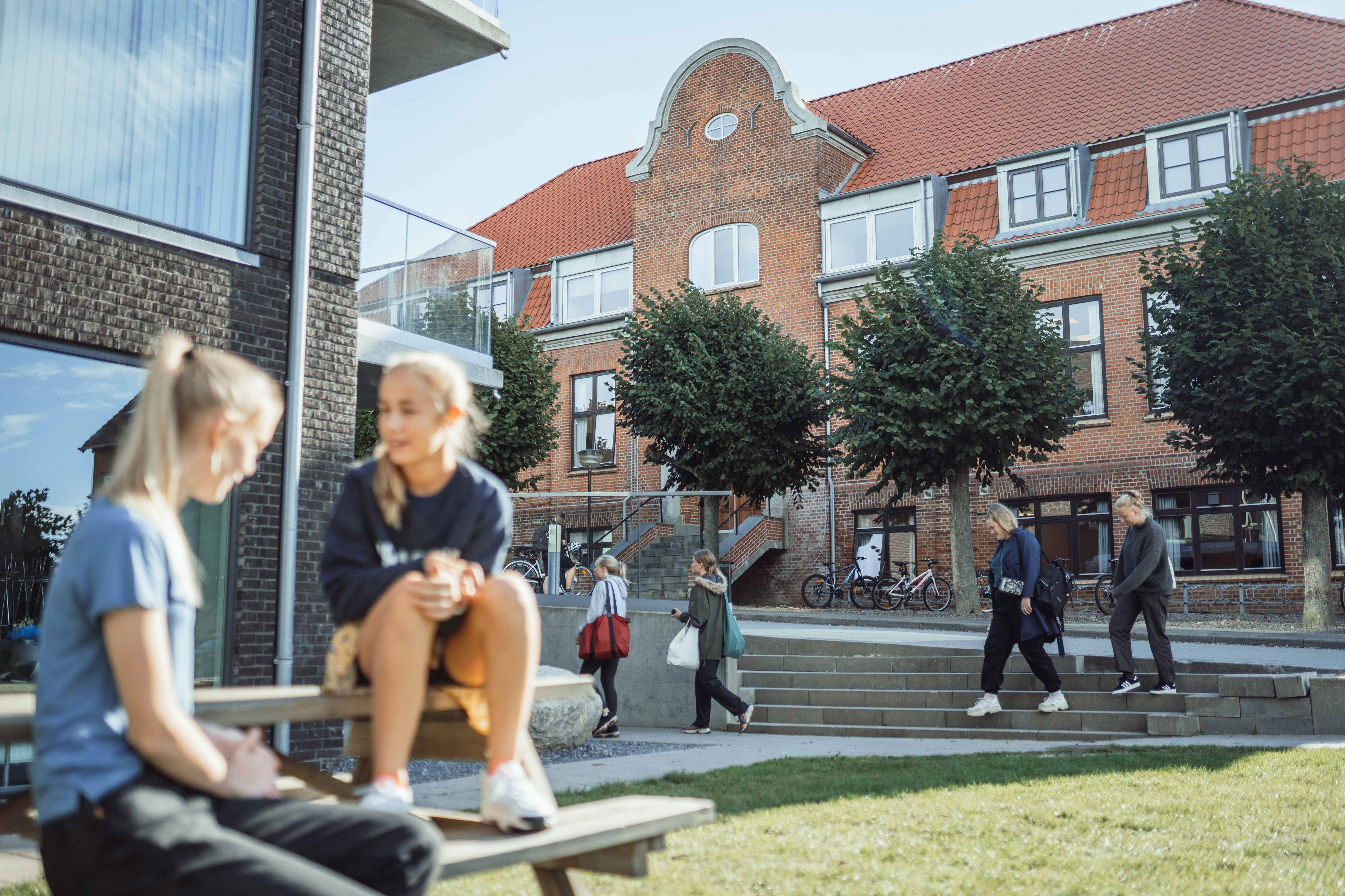 Eyjidwnrzxqioij5b3vuz2nybsisimtlesi6imxpdmuvb3jnyw5pemf0aw9ucy8zmtevaw1hz2vzl3ffqw9tsuthwdkuanblzyisimvkaxrzijp7fx0= (1)